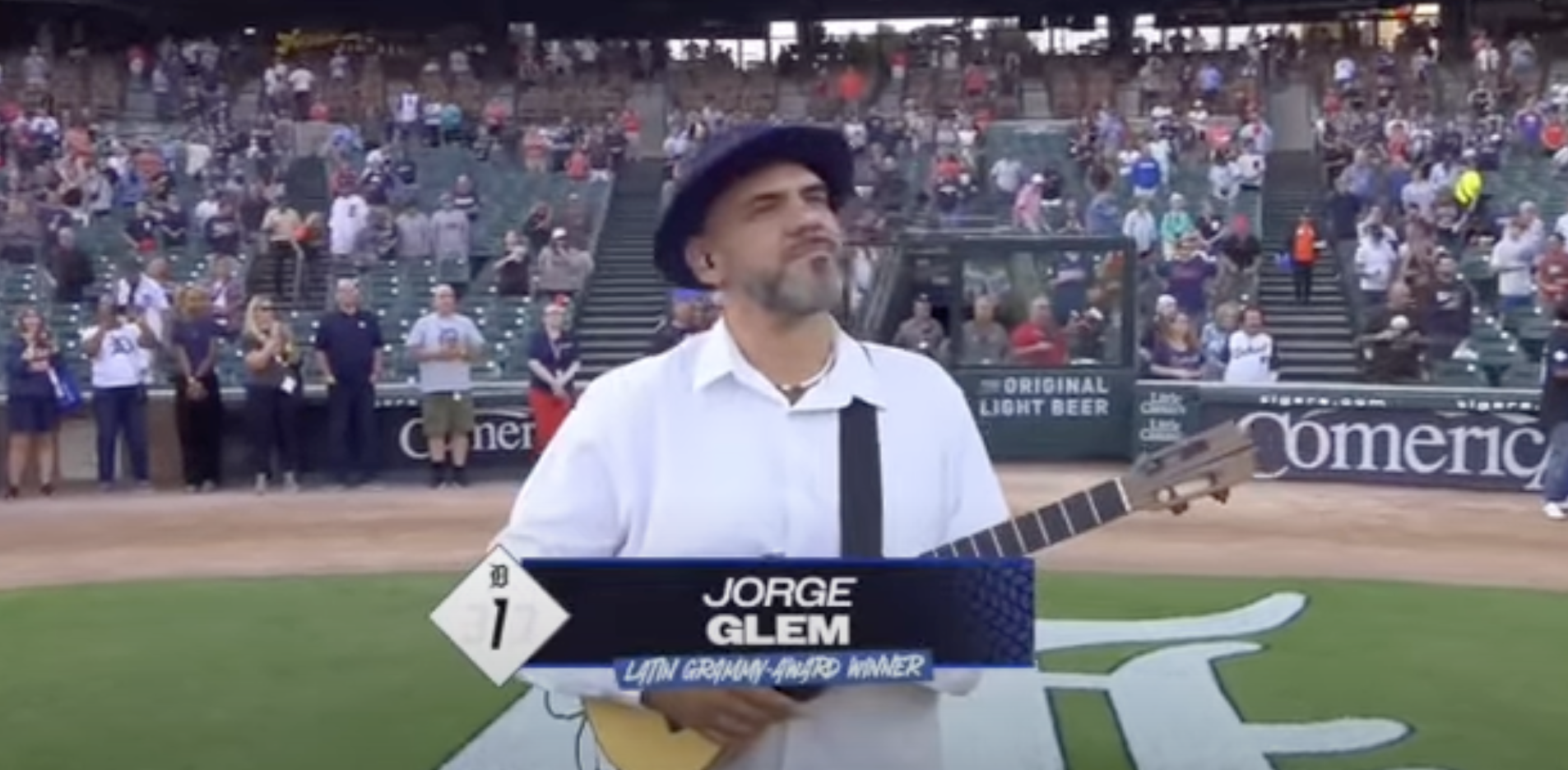 Jorge Glem Interpreta el Himno Nacional de EE.UU. con Cuatro Venezolano en el Comerica Park